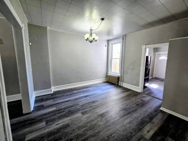 Main picture of 126 N Penn St