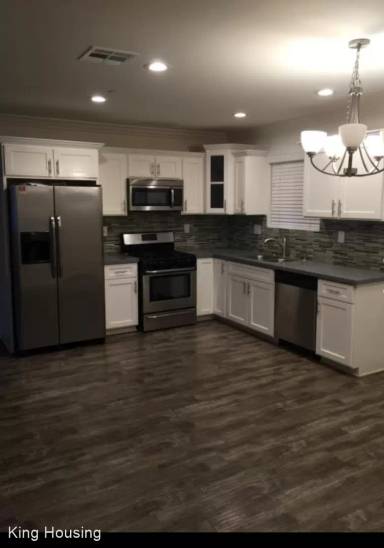 Main picture of 318 N Kenmore Ave