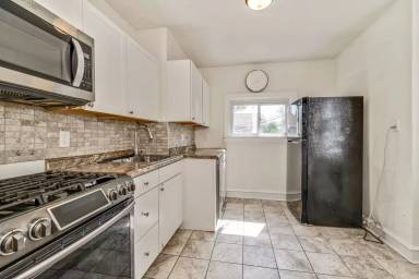Main picture of 6723 N Lawrence St