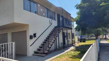 Main picture of 211 E 13th St