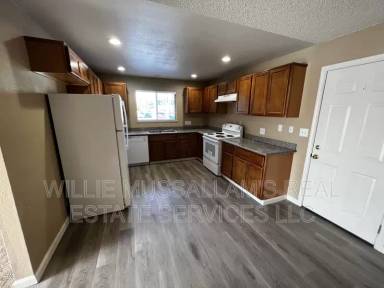 Main picture of 1625 Court Dr