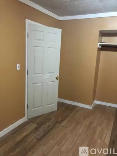 Main picture of 1323 W Riverview Ave