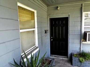 Main picture of 5214 Lexington Ave