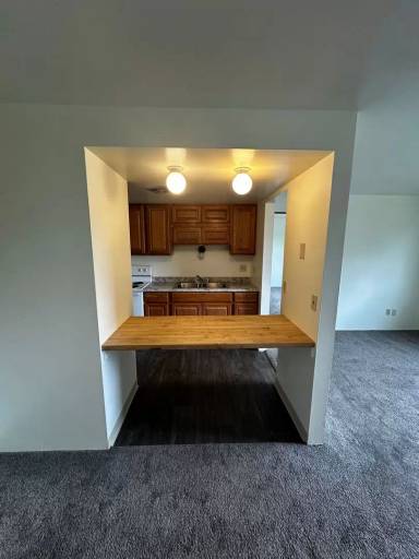 Main picture of 320 Whitestown Vlg