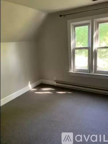 Main picture of 821 1/2 E Main St