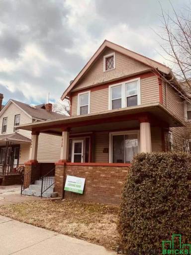 Main picture of 1822 W 44th St