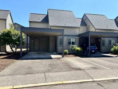 Main picture of 1315 SW Maple Tree Ct