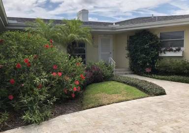 Main picture of 353 Oak Dr