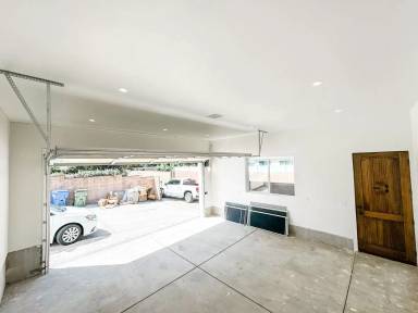 Main picture of 9637 Corbin Ave