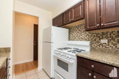 Main picture of 5820 N Sheridan Rd