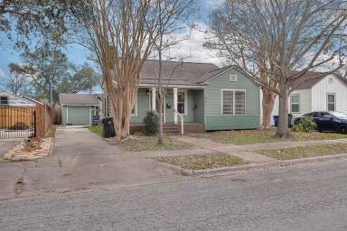 Main picture of 441 Indiana Ave
