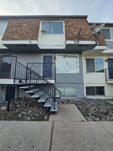 Main picture of 1412 E 9th St