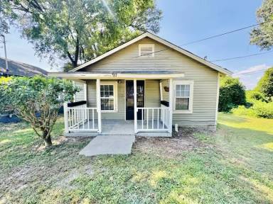 Main picture of 1404 N York St