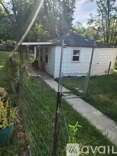 Main picture of 2439 S Claremont Ave