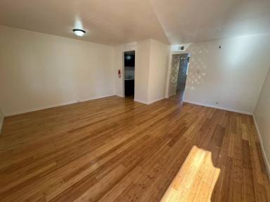 Main picture of 301 W Scarritt St