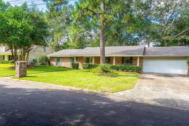 Main picture of 115 Jeff Davis Cir