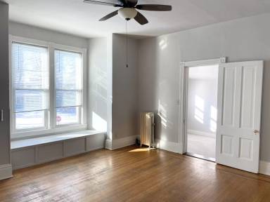 Main picture of 904 Raymond Ave