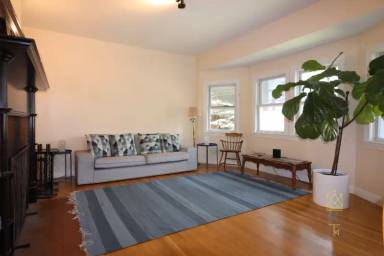 Main picture of 103 University Rd