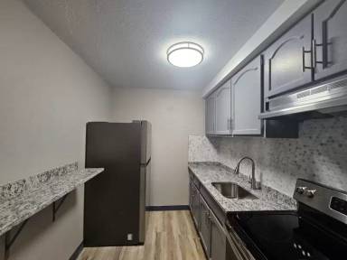 Main picture of 1160 S Main St