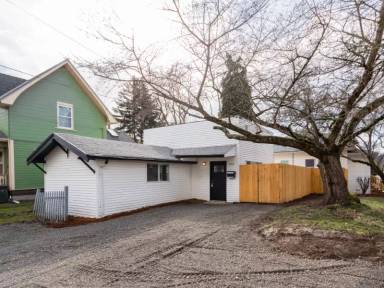 Main picture of 838 SE Tacoma St
