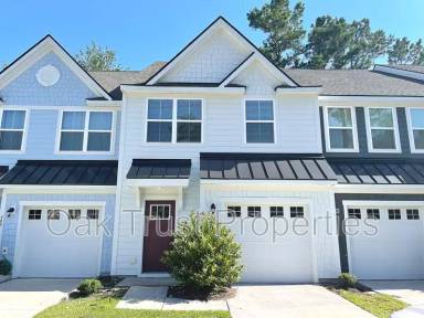 Main picture of 401 Grand Palm Ln