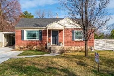 Main picture of 2843 S Lakeview Dr