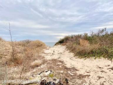 Main picture of 9716 7th Bay St