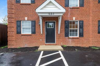 Main picture of Yugo Lexington Campus Court