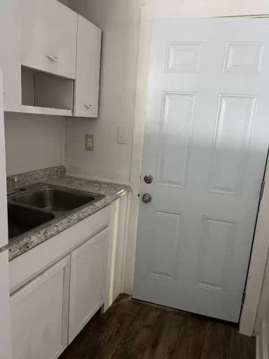Main picture of 713 W Adams St