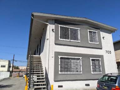 Main picture of 703 W 79th St