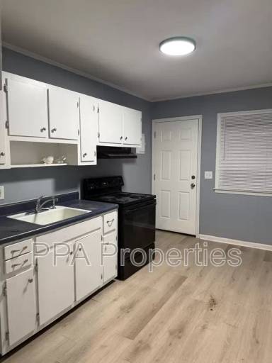 Main picture of 221 Willow Ave
