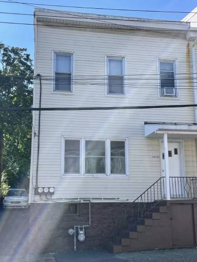 Main picture of 1633 W Market St