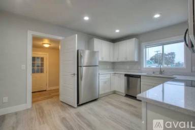 Main picture of 5423 S Pine St