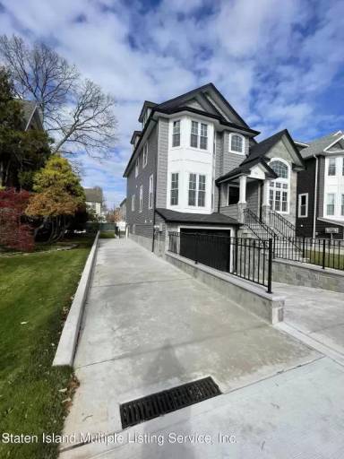 Main picture of 961 Ionia Ave