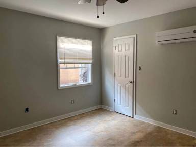Main picture of 1111 Crawford St
