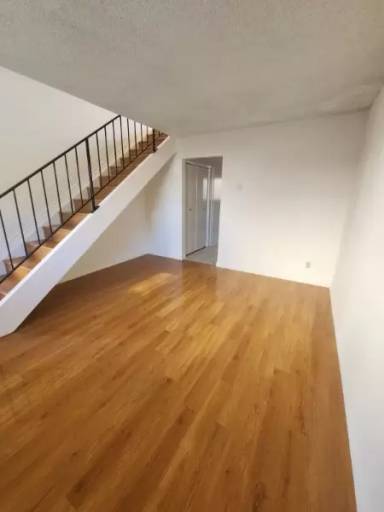 Main picture of 810 E Grand Ave