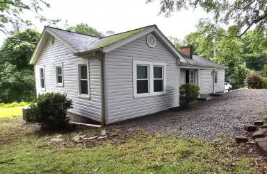 Main picture of 332 N Fish Trap Rd