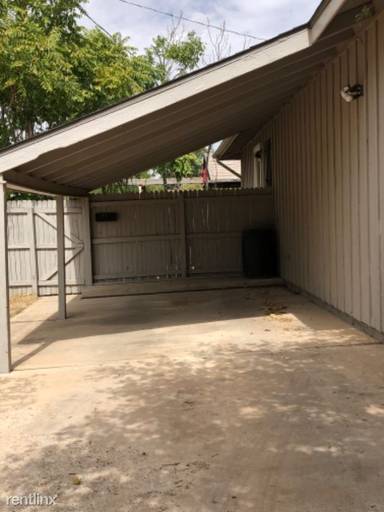 Main picture of 612 W Kansas Ave
