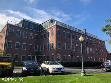 Main picture of 15 Cedar St