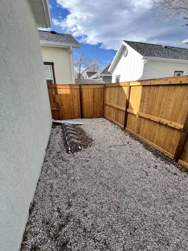 Main picture of 843 W 1st St
