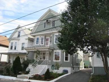 Main picture of 10 Evergreen Ave