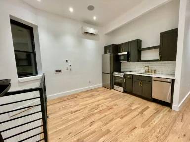 Main picture of 340 Broadway