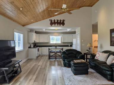 Main picture of 82 Jewel Trl