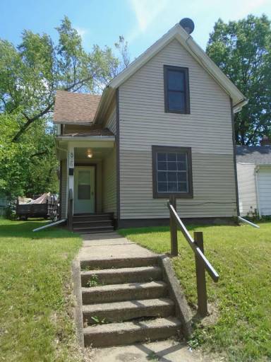 Main picture of 826 E Dayton St
