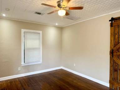 Main picture of 211 E Bonner Ave