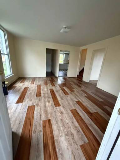 Main picture of 280 Lawrence St