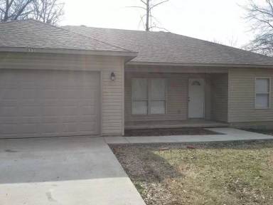 Main picture of 1053 E Main St