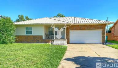 Main picture of 424 NW 121st St