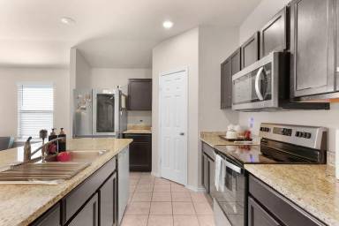 Main picture of 6008 Amelia Earhart Blvd