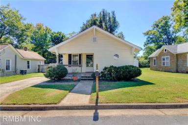 Main picture of 302 Charles St